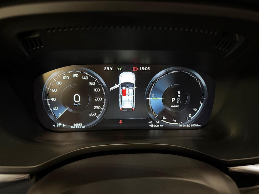 Foto do veículo VOLVO XC60  T8 MOMENTUM 2020 59.000 KM 169.000,00
