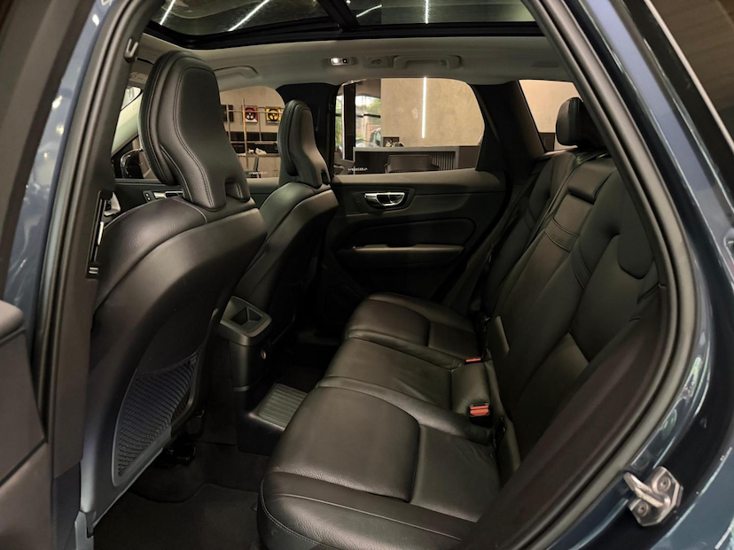 Foto do veículo VOLVO XC60  T8 MOMENTUM 2020 59.000 KM 169.000,00