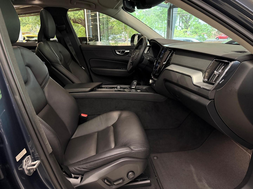 Foto do veículo VOLVO XC60  T8 MOMENTUM 2020 59.000 KM 169.000,00