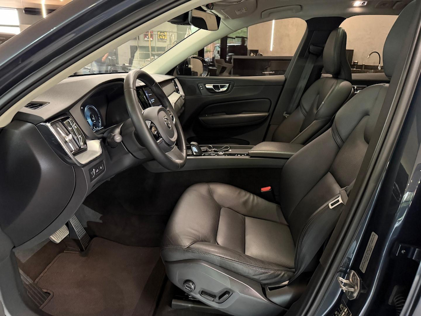 Foto do veículo VOLVO XC60  T8 MOMENTUM 2020 59.000 KM 169.000,00