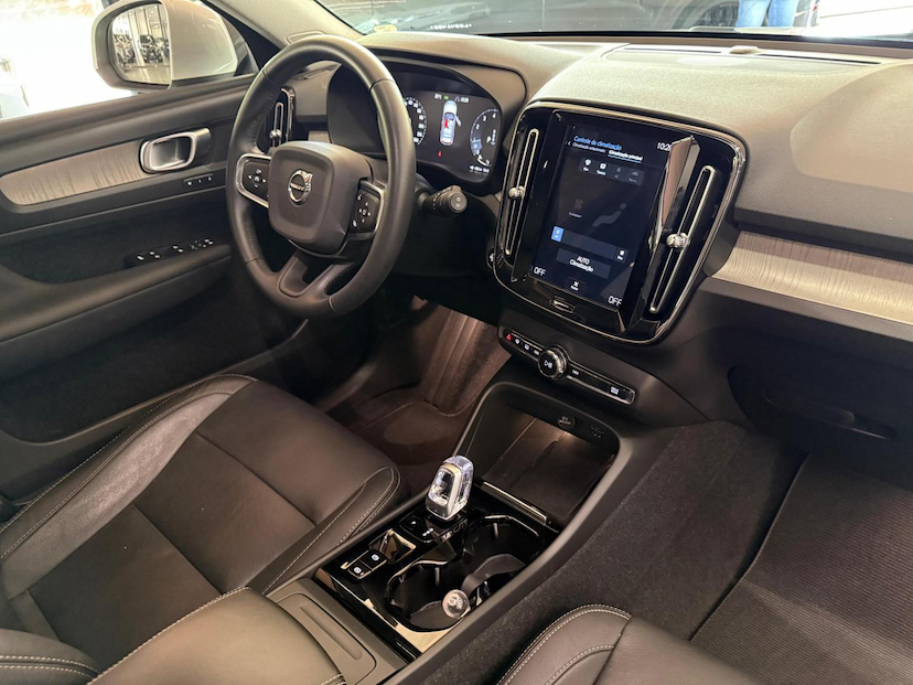 Foto do veículo VOLVO XC40  T4 INSCRIPT 2020 47.248 KM 165.000,00