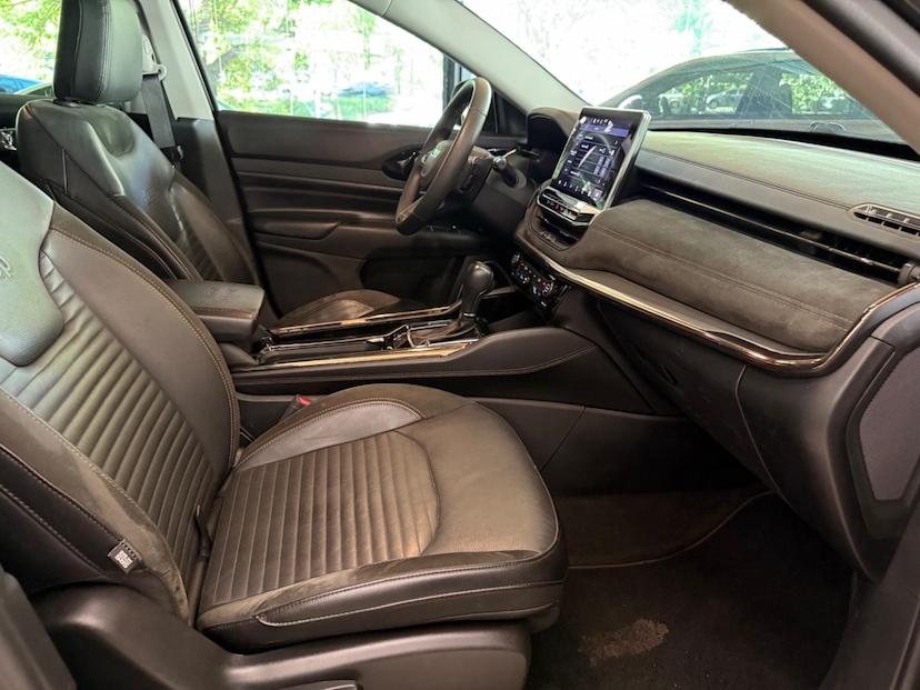 Foto do veículo JEEP COMMANDER  LIM TD380 2022 61.451 KM 165.000,00