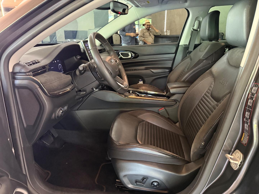 Foto do veículo JEEP COMMANDER  LIM TD380 2022 61.451 KM 165.000,00