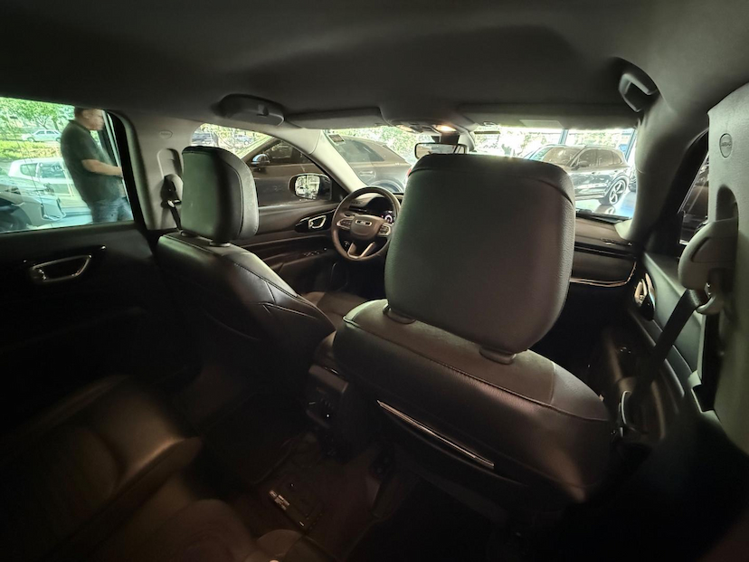 Foto do veículo JEEP COMMANDER  LIM TD380 2022 61.451 KM 165.000,00