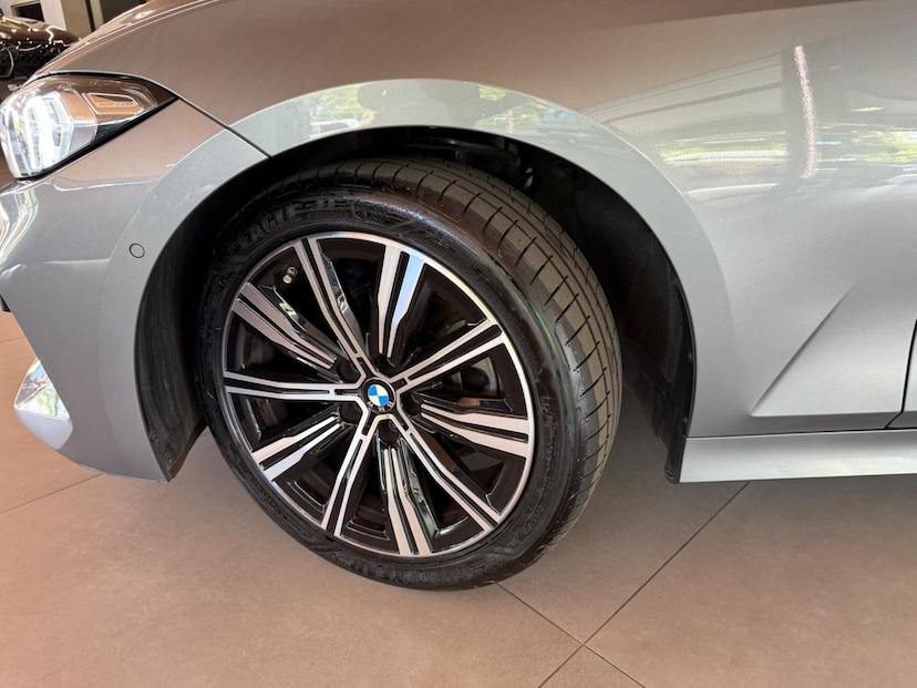 Foto do veículo BMW 320I  GP FLEX 2024 20.450 KM 255.000,00
