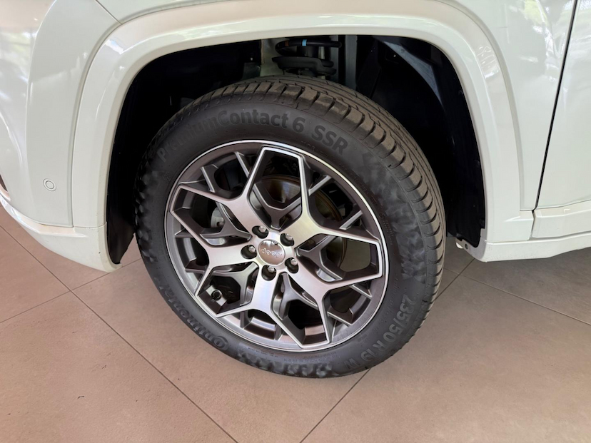 Foto do veículo JEEP COMMANDER  OVR TD380 2023 29.388 KM 190.000,00