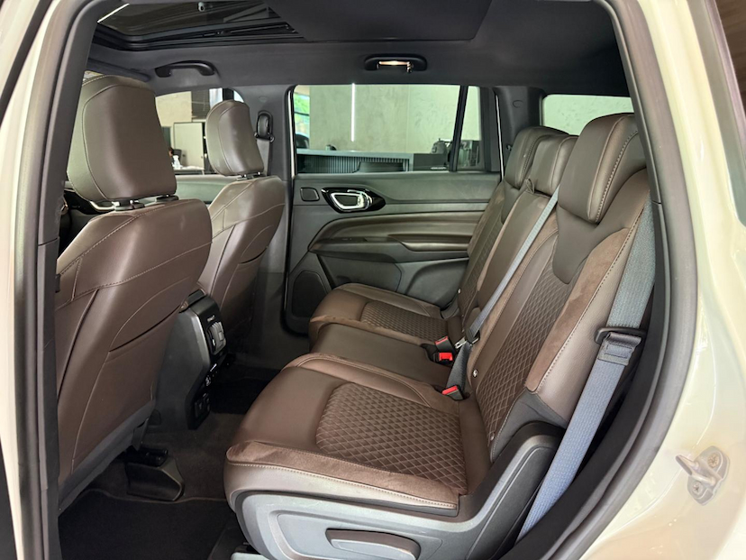 Foto do veículo JEEP COMMANDER  OVR TD380 2023 29.388 KM 190.000,00
