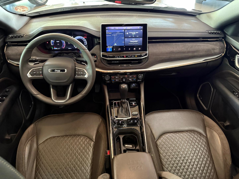 Foto do veículo JEEP COMMANDER  OVR TD380 2023 29.388 KM 190.000,00