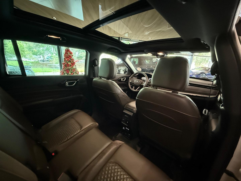Foto do veículo JEEP COMMANDER  OVR TD380 2023 29.388 KM 190.000,00