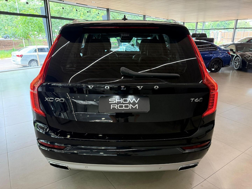 Foto do veículo VOLVO XC90  T6 MOMENTUM 2021 56.084 KM 240.000,00