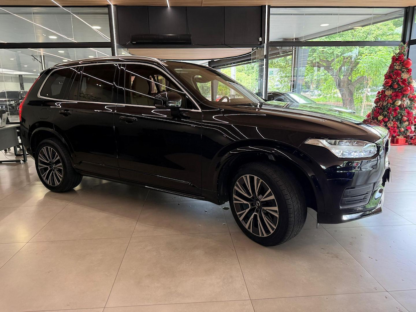 Foto do veículo VOLVO XC90  T6 MOMENTUM 2021 56.084 KM 240.000,00