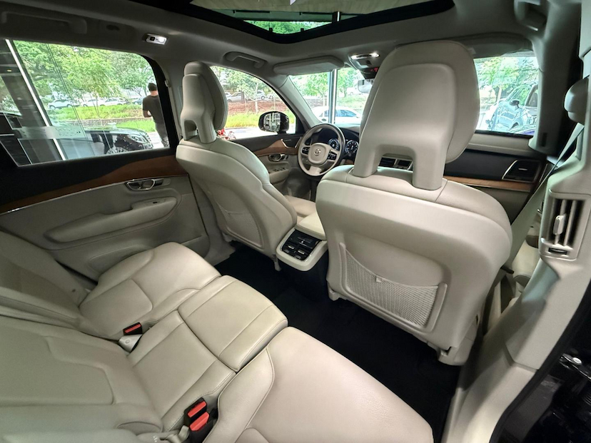 Foto do veículo VOLVO XC90  T6 MOMENTUM 2021 56.084 KM 240.000,00