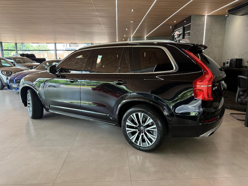 Foto do veículo VOLVO XC90  T6 MOMENTUM 2021 56.084 KM 240.000,00