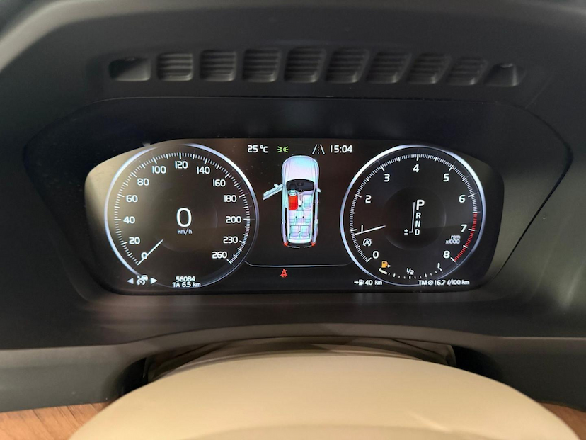 Foto do veículo VOLVO XC90  T6 MOMENTUM 2021 56.084 KM 240.000,00