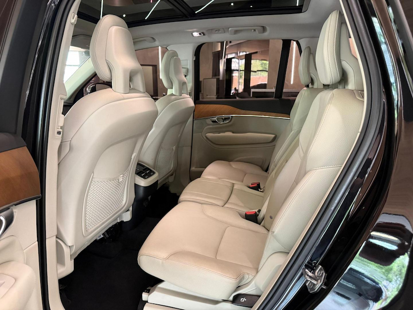 Foto do veículo VOLVO XC90  T6 MOMENTUM 2021 56.084 KM 240.000,00