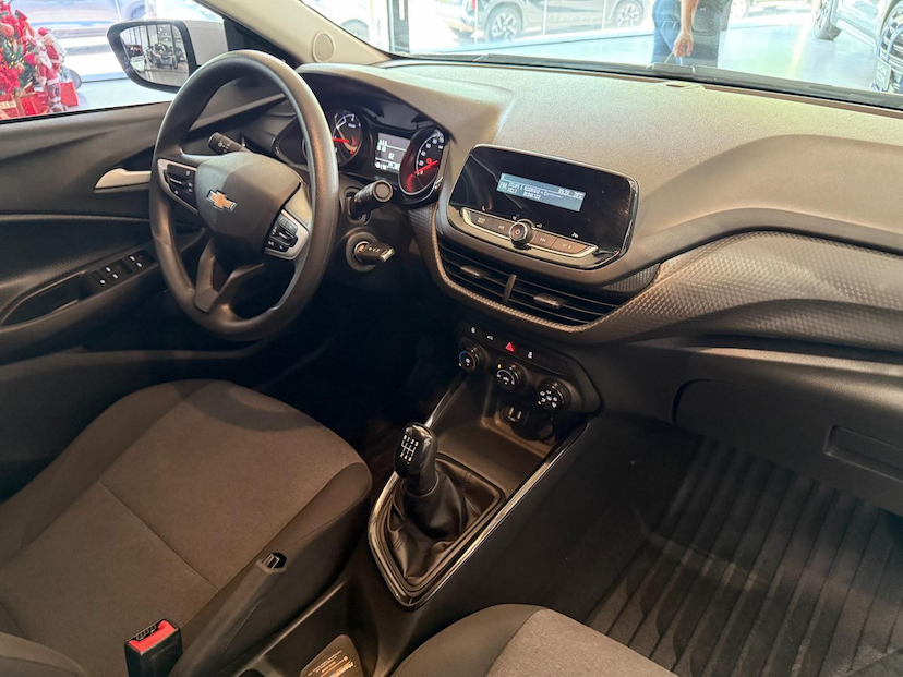 Foto do veículo CHEVROLET ONIX  10MT HB 2025 38.942 KM 70.000,00