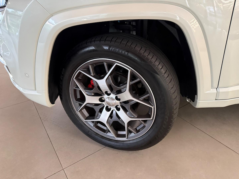 Foto do veículo JEEP COMMANDER  OVR TD380 2023 26.636 KM 190.000,00