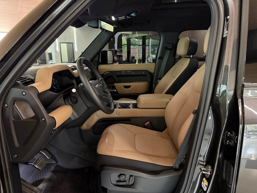 Foto do veículo LAND ROVER DEFENDER  110 X D350 DIE. AUT. (HÍB) 2025 1.390 KM 795.000,00