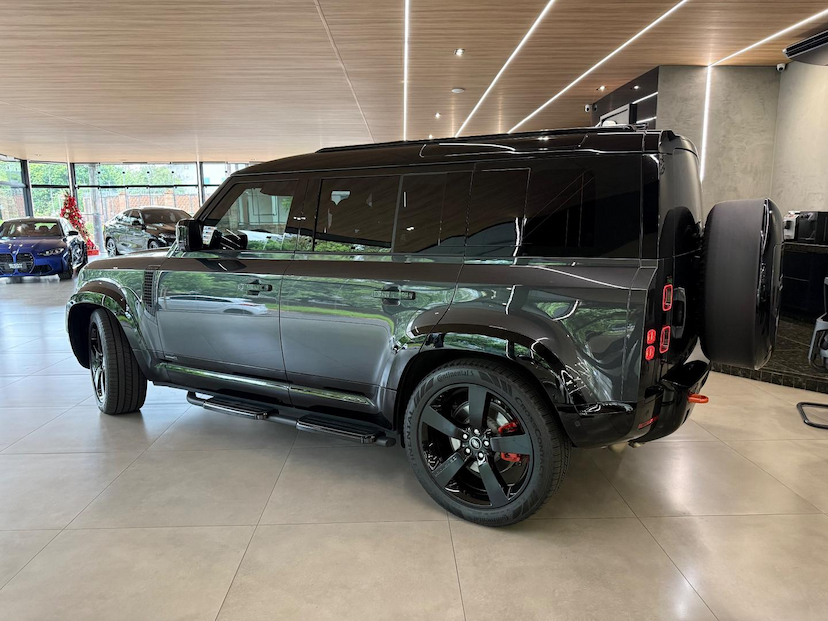 Foto do veículo LAND ROVER DEFENDER  110 X D350 DIE. AUT. (HÍB) 2025 1.390 KM 795.000,00