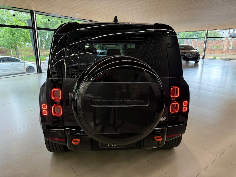 Foto do veículo LAND ROVER DEFENDER  110 X D350 DIE. AUT. (HÍB) 2025 1.390 KM 795.000,00