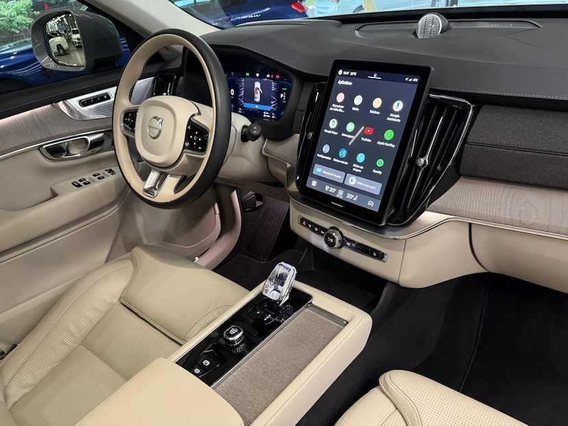 Foto do veículo VOLVO XC90 XC 90 T-8 ULTRA 2.0 AWD (HIBRIDO) 2025 15.110 KM 579.000,00