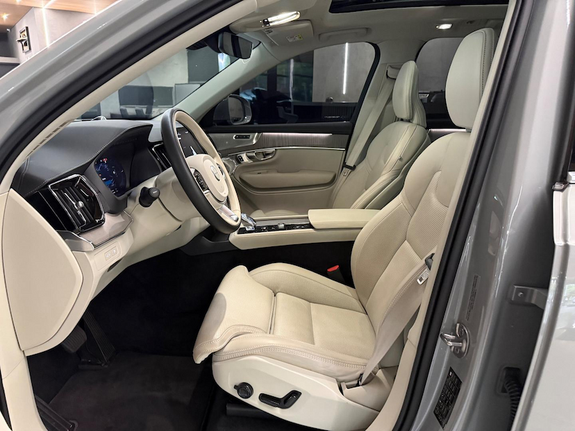 Foto do veículo VOLVO XC90 XC 90 T-8 ULTRA 2.0 AWD (HIBRIDO) 2025 15.110 KM 579.000,00