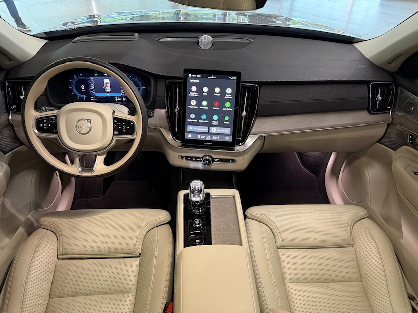 Foto do veículo VOLVO XC90 XC 90 T-8 ULTRA 2.0 AWD (HIBRIDO) 2025 15.110 KM 579.000,00