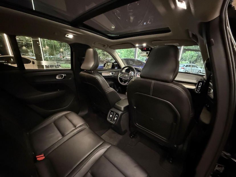 Foto do veículo VOLVO XC40  T4 INSCRIPT 2020 56.351 KM 165.000,00
