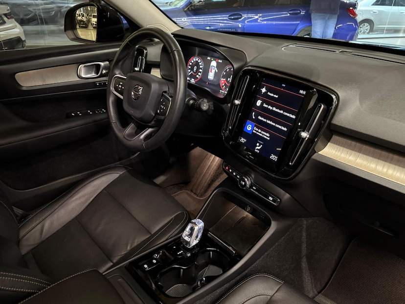 Foto do veículo VOLVO XC40  T4 INSCRIPT 2020 56.351 KM 165.000,00