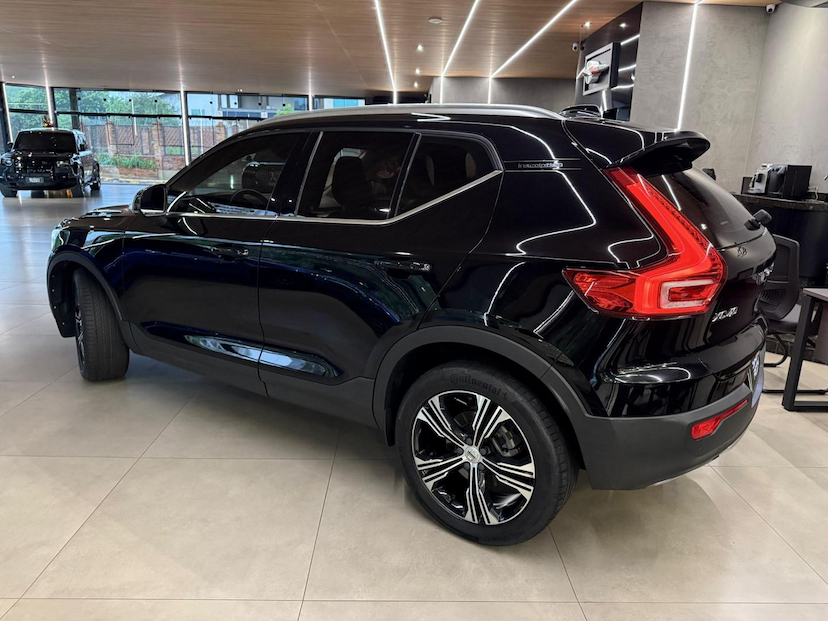 Foto do veículo VOLVO XC40  T4 INSCRIPT 2020 56.351 KM 165.000,00