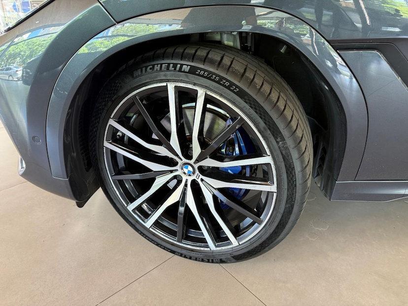 Foto do veículo BMW X6  XDRIVE40I 2021 55.328 KM 490.000,00