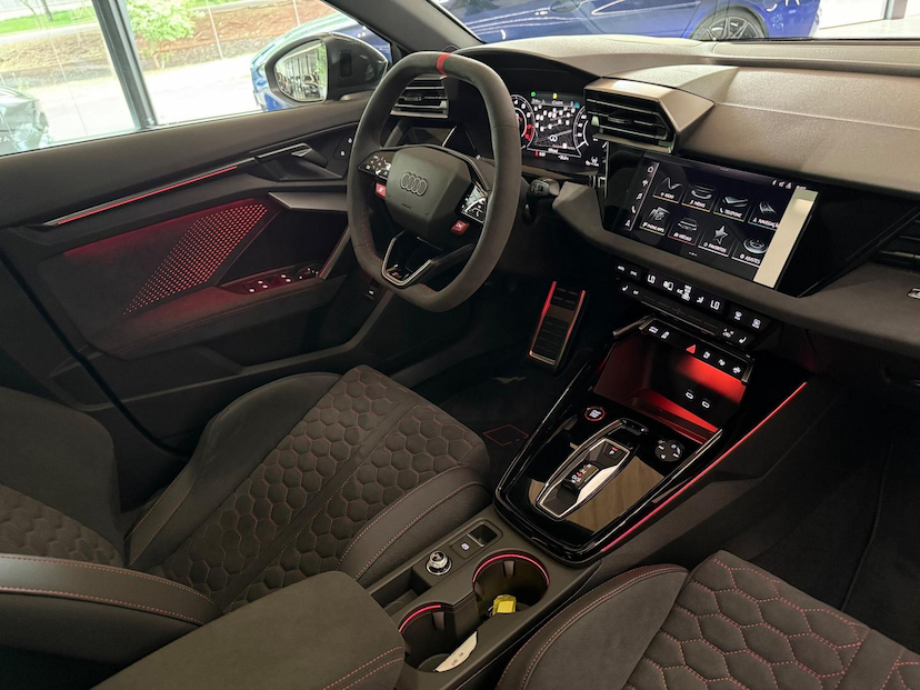 Foto do veículo AUDI RS3  SEDAN TRACK 2.5 TFSI QUATTRO S-TRONIC 2026 315 KM 599.000,00