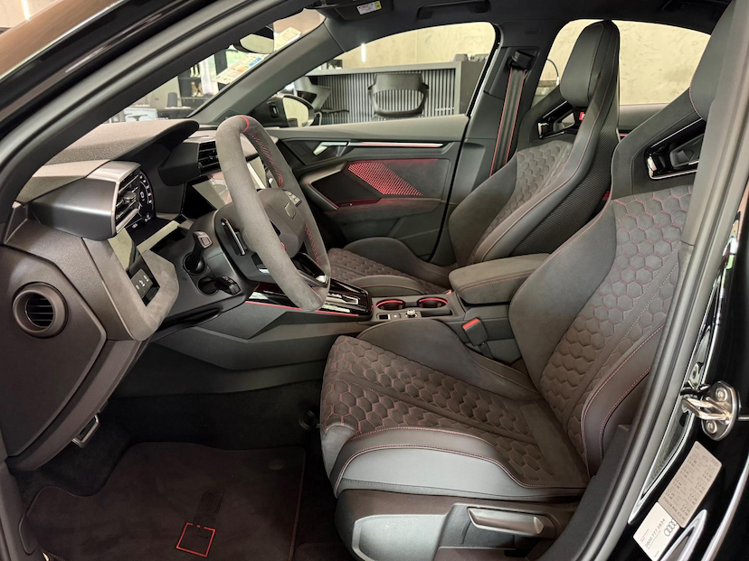 Foto do veículo AUDI RS3  SEDAN TRACK 2.5 TFSI QUATTRO S-TRONIC 2026 315 KM 599.000,00