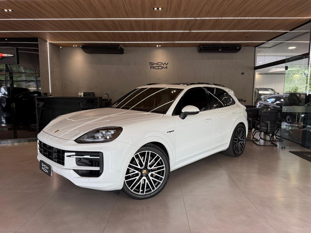 Foto do veículo PORSCHE CAYENNE  PHEV 2024/2024 26.084 KM R$ 799.000,00