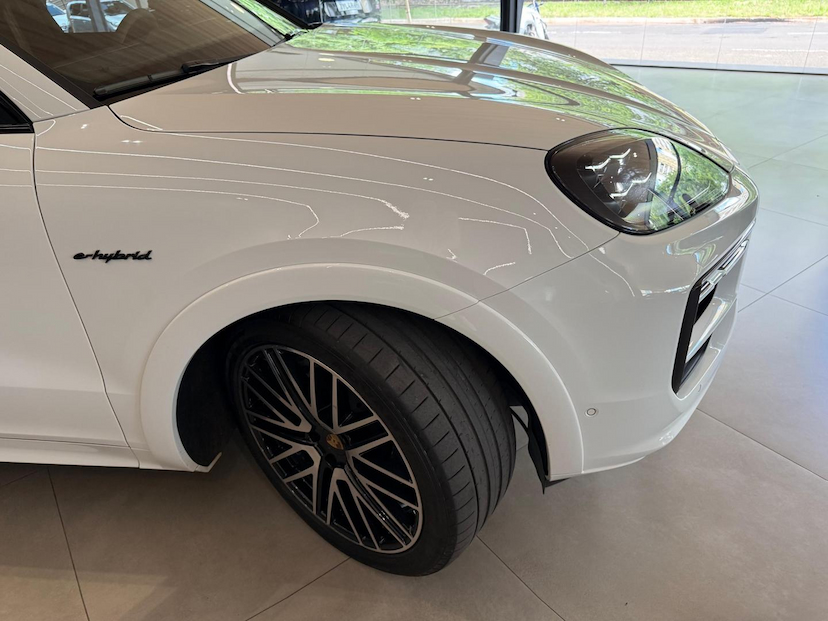 Foto do veículo PORSCHE CAYENNE  PHEV 2024 26.084 KM 799.000,00