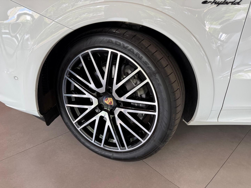 Foto do veículo PORSCHE CAYENNE  PHEV 2024 26.084 KM 799.000,00