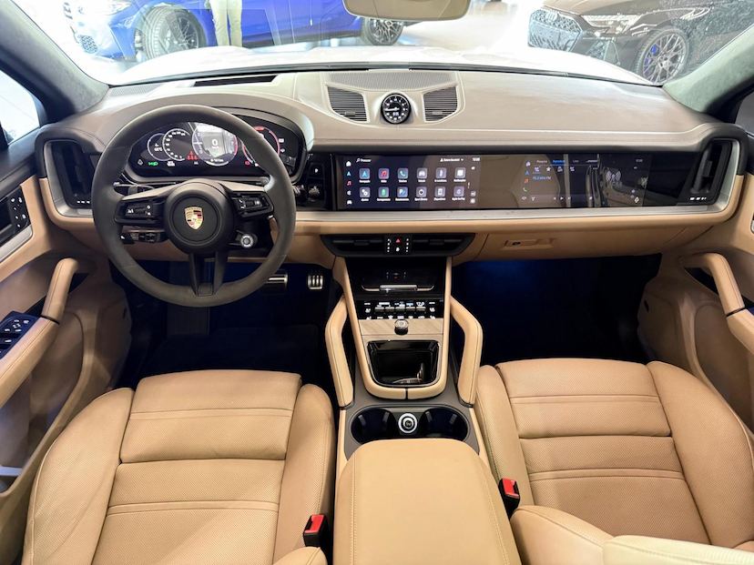 Foto do veículo PORSCHE CAYENNE  PHEV 2024 26.084 KM 799.000,00