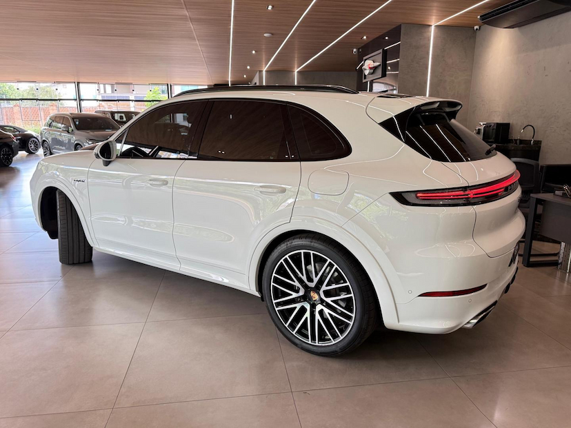 Foto do veículo PORSCHE CAYENNE  PHEV 2024 26.084 KM 799.000,00