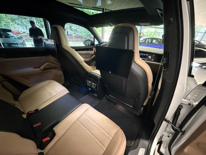 Foto do veículo PORSCHE CAYENNE  PHEV 2024 26.084 KM 799.000,00