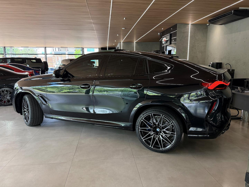 Foto do veículo BMW X6  M COMPETITION 2022 7.070 KM 699.000,00