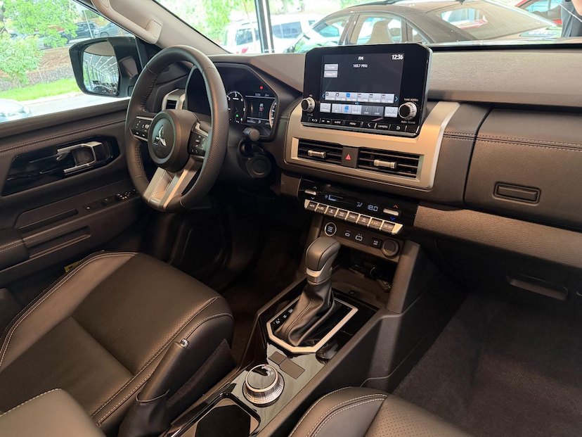 Foto do veículo MITSUBISHI TRITON  HPE 2.4 4X4 TB DIESEL AUT 2026 9.200 KM 275.000,00