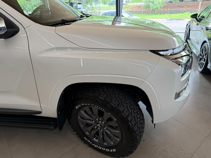 Foto do veículo MITSUBISHI TRITON  HPE 2.4 4X4 TB DIESEL AUT 2026 9.200 KM 275.000,00