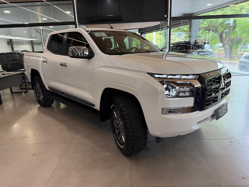 Foto do veículo MITSUBISHI TRITON  HPE 2.4 4X4 TB DIESEL AUT 2026 9.200 KM 275.000,00