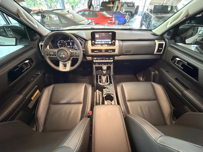 Foto do veículo MITSUBISHI TRITON  HPE 2.4 4X4 TB DIESEL AUT 2026 9.200 KM 275.000,00