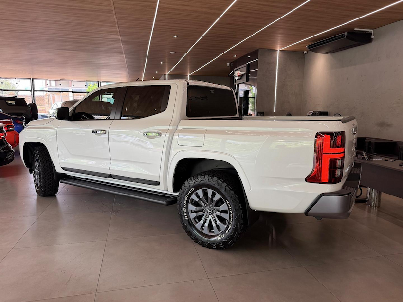 Foto do veículo MITSUBISHI TRITON  HPE 2.4 4X4 TB DIESEL AUT 2026 9.200 KM 275.000,00
