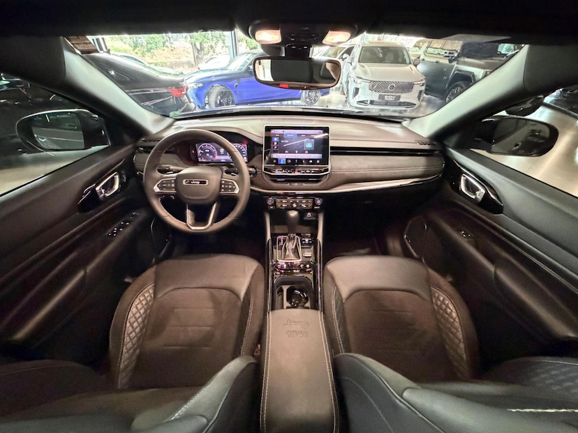 Foto do veículo JEEP COMMANDER COMMANDER BLACKHAWK 2025 21.100 KM 219.000,00
