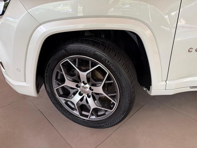 Foto do veículo JEEP COMMANDER  OVR T270 2022 39.318 KM 165.000,00