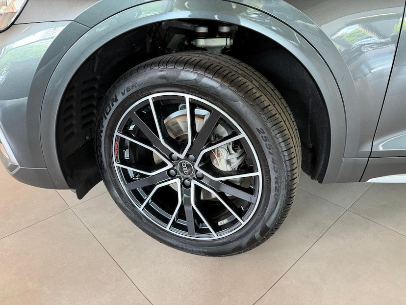Foto do veículo AUDI Q5  2.0 TFSI 2025 11.744 KM 369.000,00