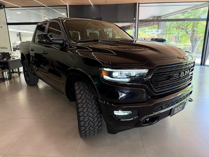Foto do veículo RAM 1500  LIMITED HEMI 2024 21.751 KM 520.000,00