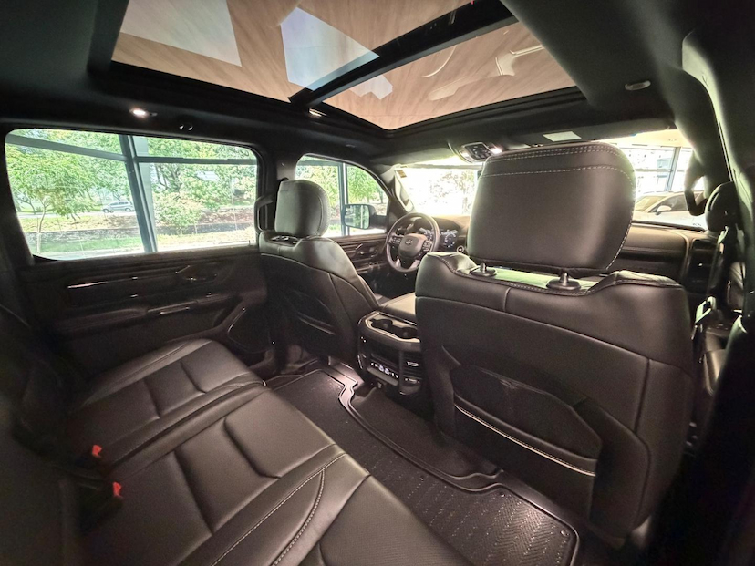 Foto do veículo RAM 1500  LIMITED HEMI 2024 21.751 KM 520.000,00